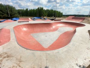 Betonowy skatepark w Sławnie