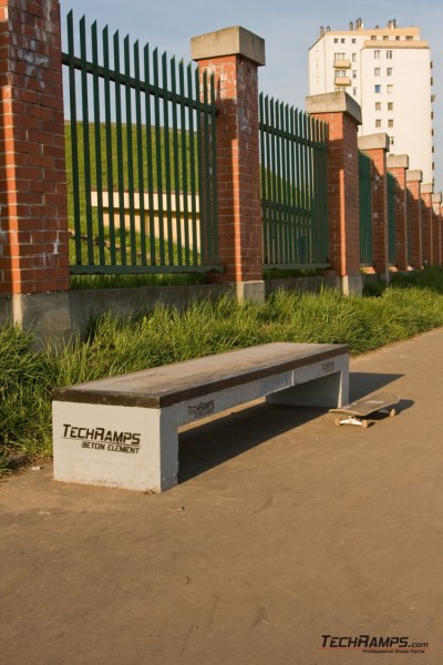Box betonowy na skateparku