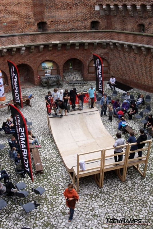 Es Game of SKATE 2010 - Krakow Barbakan