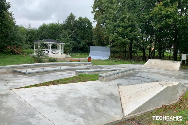 Skatepark laget av betong - Resku 