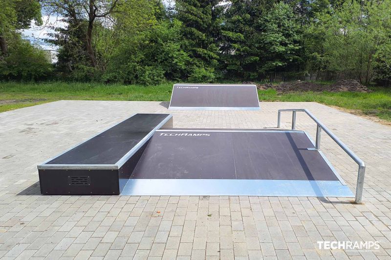 Funbox + katastrofe rail + grindbox - skatepark Stegna