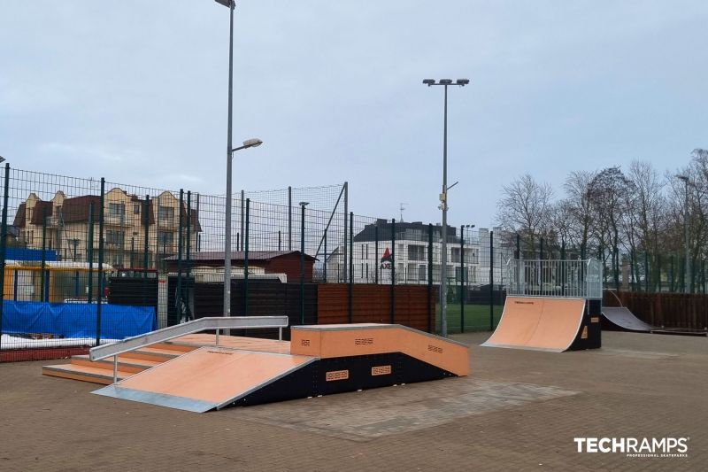 Funbox med grinbox 2/3 + trapper - skatepark Dziwnów