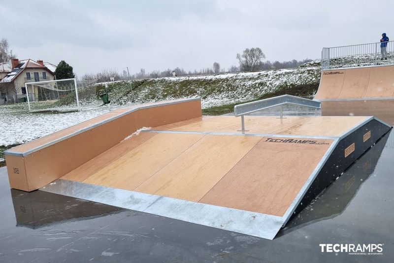 Funbox med grindbox - Karwiany skatepark