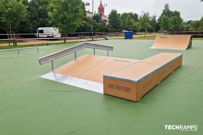 Funbox med rekkverk + Grindbox - Skatepark i Chelmż 