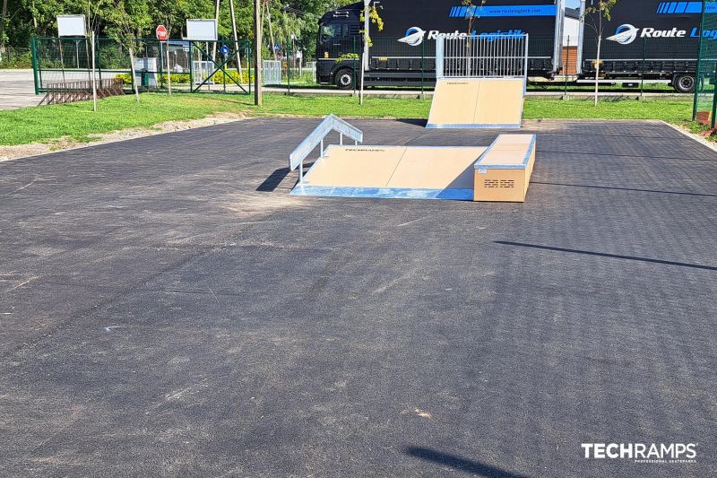 Bank Ramp og Funbox med rekkverk + Grindbox i skateparken 