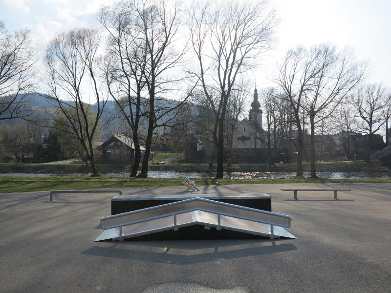 Funbox w skateparku nad Dunajcem