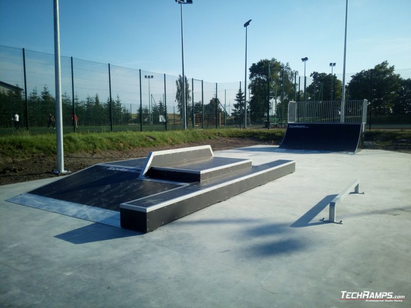 Funbox with rail 3/1 and two-leveled grindbox, straight, small rail and quarter pipe