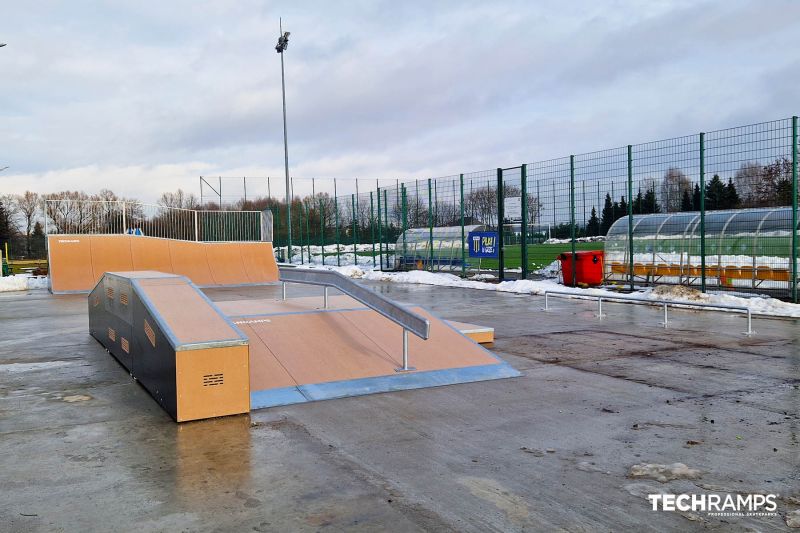 Grindbox + funbox na skateparku 
