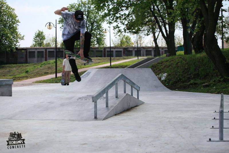 Maciej Heczko - Betonowy skatepark w Stopnicy