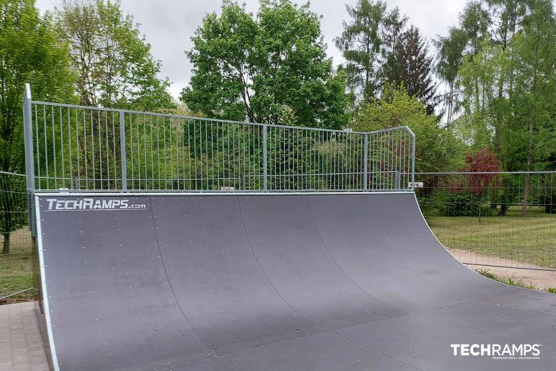 Miniramp+ Bank ramp - Skatepark Ostrowiec Świętokrzyski 