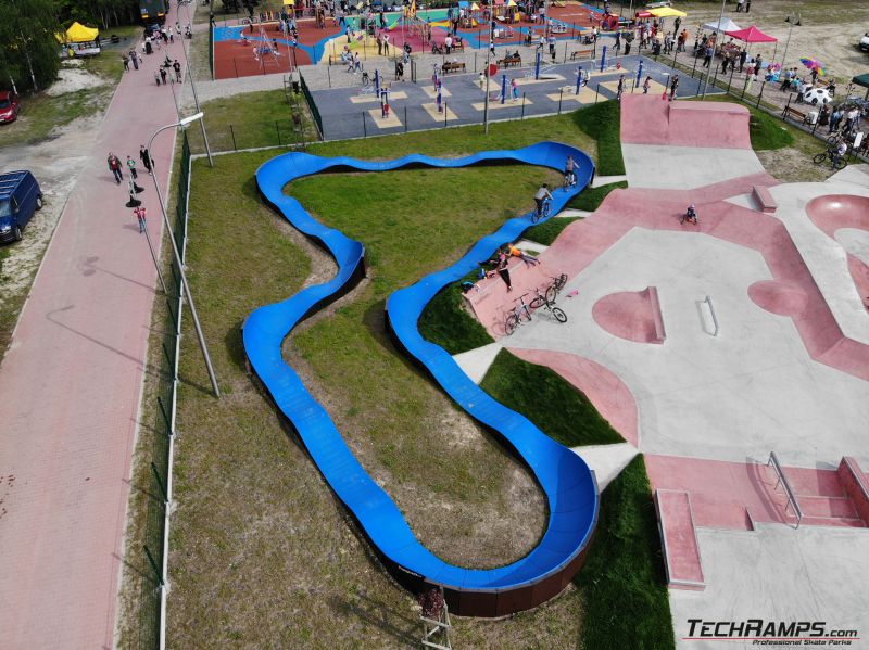 Modułowy pumptrack przy skateparku w Sławnie