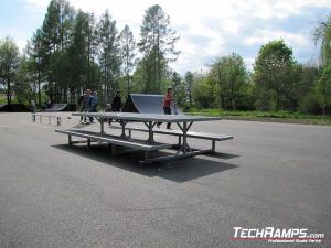 Ostrowiec Świętokrzyski Skatepark picnic table