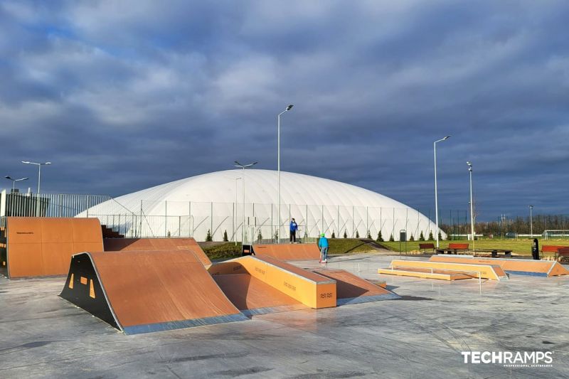 Skatepark ved ul. Kolejowa 2, Ozarow Mazowiecki