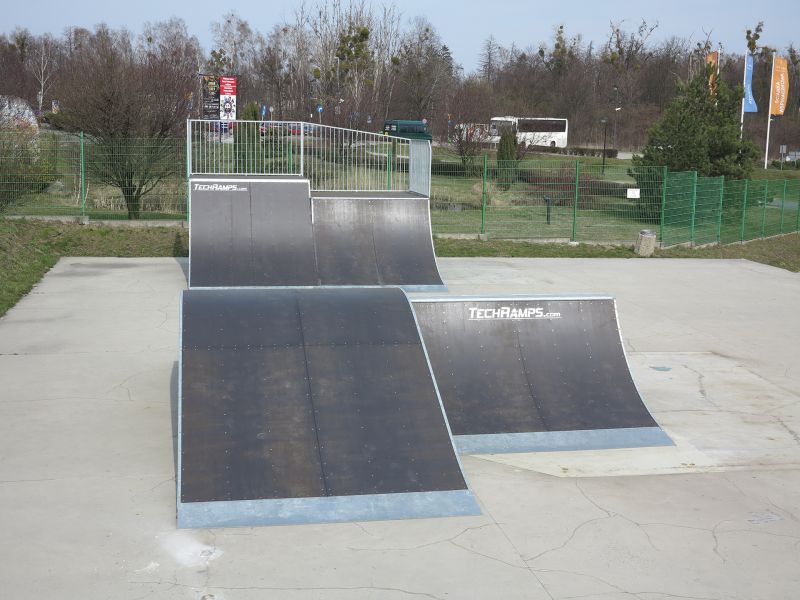 Quarter Pipe i Funbox w skateparku w Tarnowskich Górach