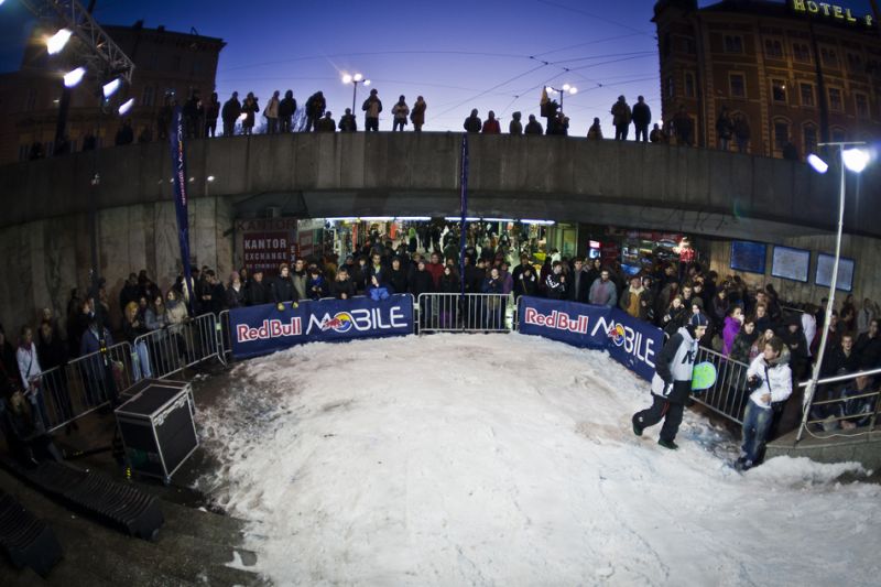 Red Bull MOBILE Snowboard Attack