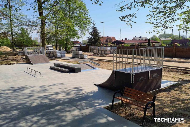         Skatepark Debrzno - hindringer 