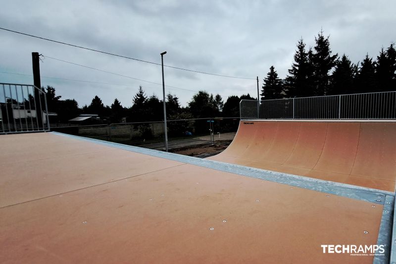 Modulær skatepark med betongoverflate