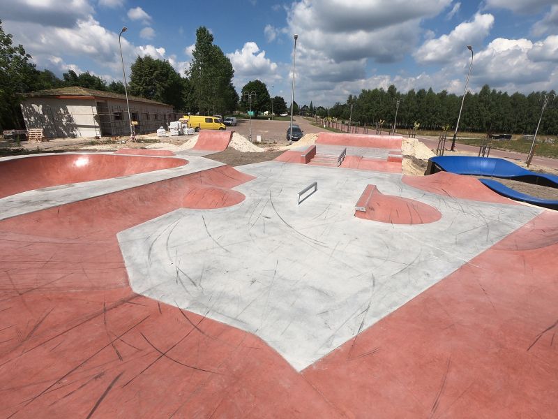 Skatepark i betong i Sławno (Łódzkie)