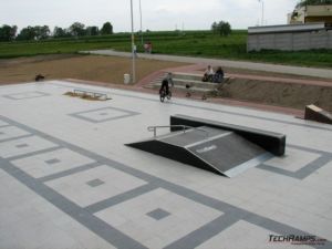 Skatepark w Bieruniu funbox