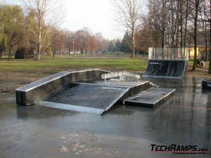 Skatepark w Brzeszczach - 12 Plac Betonowy