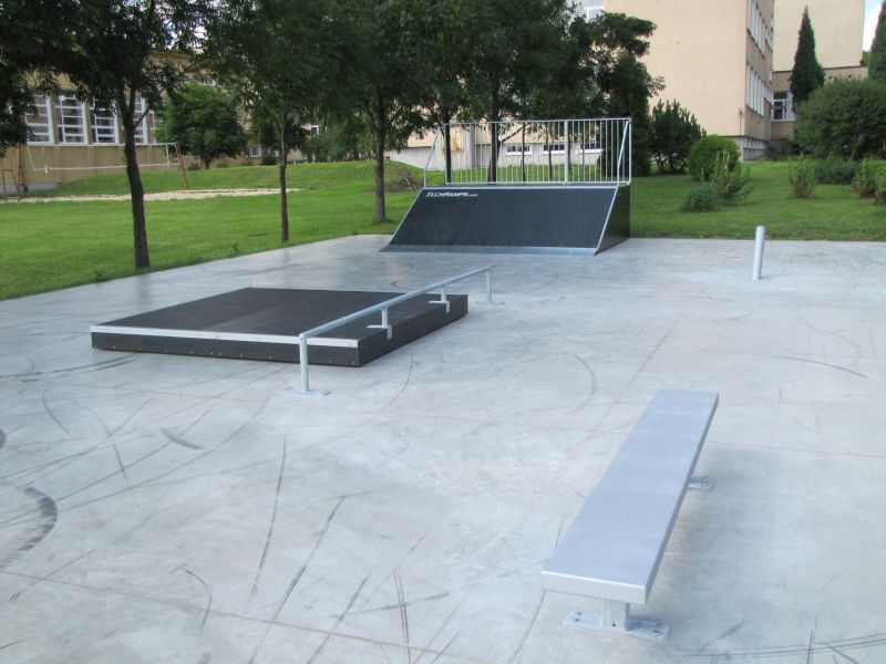 Skatepark w Opolu Lubelskim Ławka