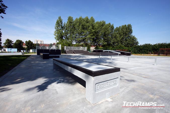 Skatepark w Zgorzelcu betonowa ławka