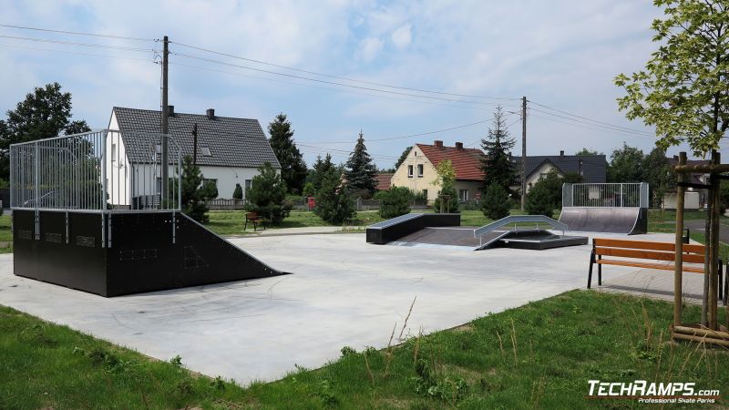 Skatepark z Funboxem w Dąbrowie 