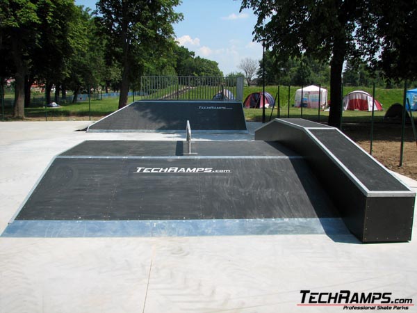 Skateprk - Jawor - funbox z grindboxem i poręczą - 8